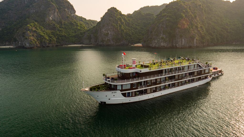 Tour Lan Hạ 2 ngày 1 đêm trên Du thuyền 5* La Casta Cruise