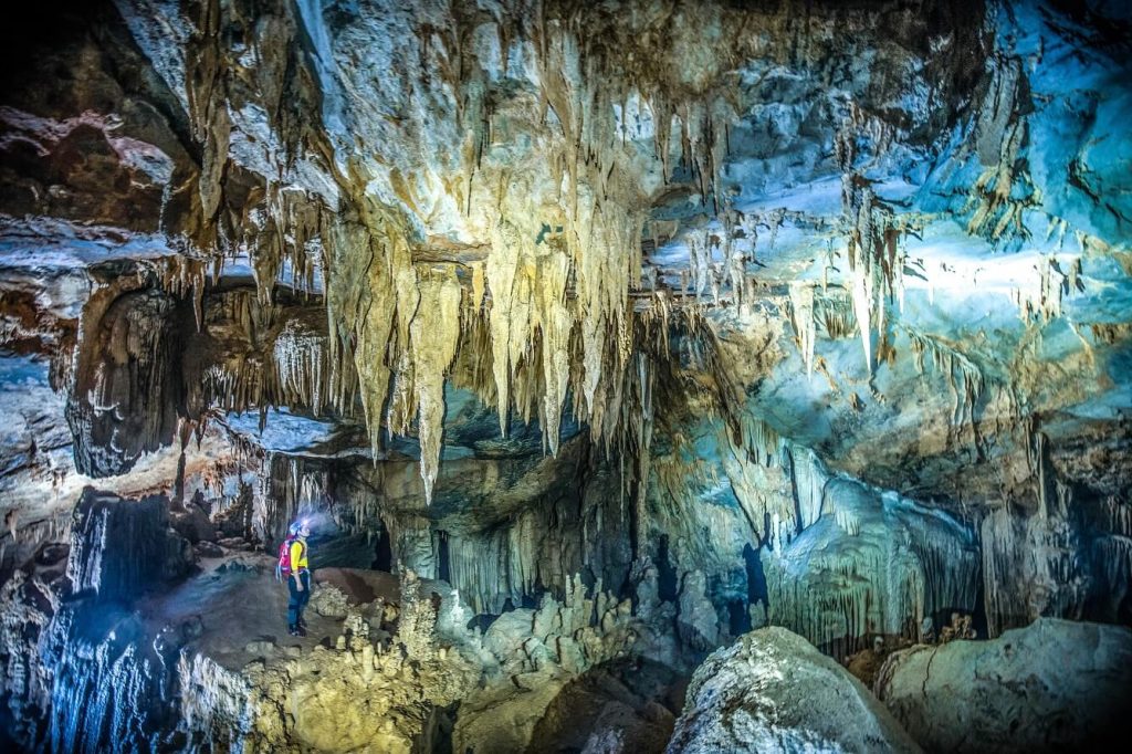 Khám phá hang động mới ở Quảng Bình(1)